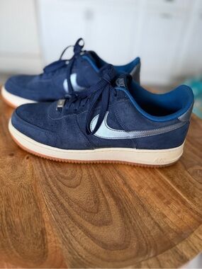 Nike Air Force 1 Low '07 Premium Suede Midnight Navy sneakers w/gum sole